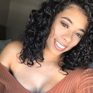 Meet your Posher, Alexis